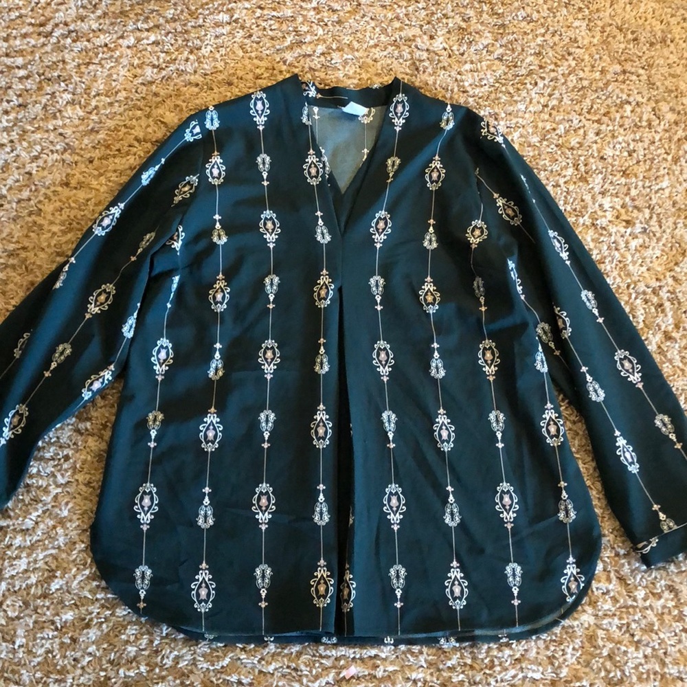 Chico’s green top sz 1 ( med)